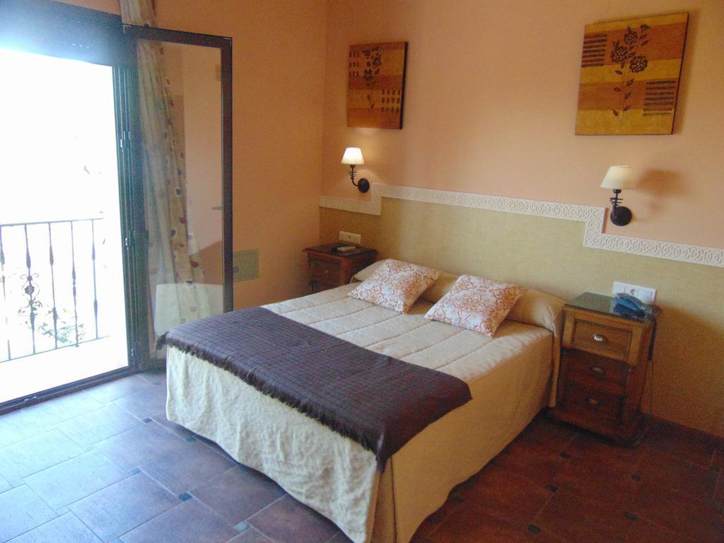 Hotel Sierra De Araceli Люсена Экстерьер фото