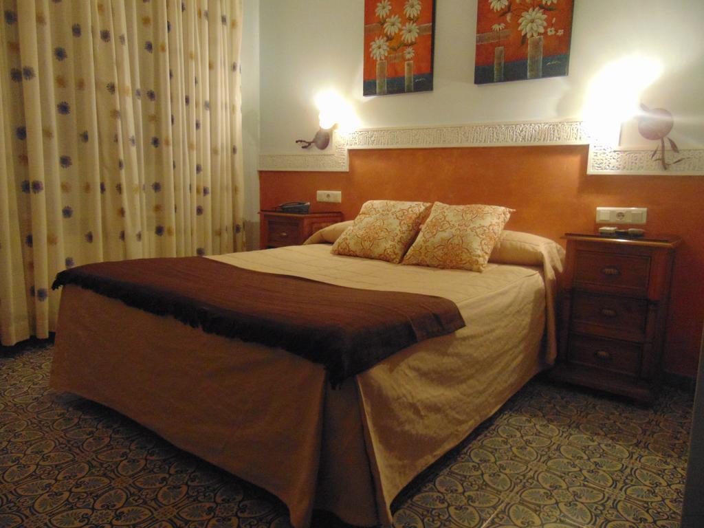 Hotel Sierra De Araceli Люсена Экстерьер фото