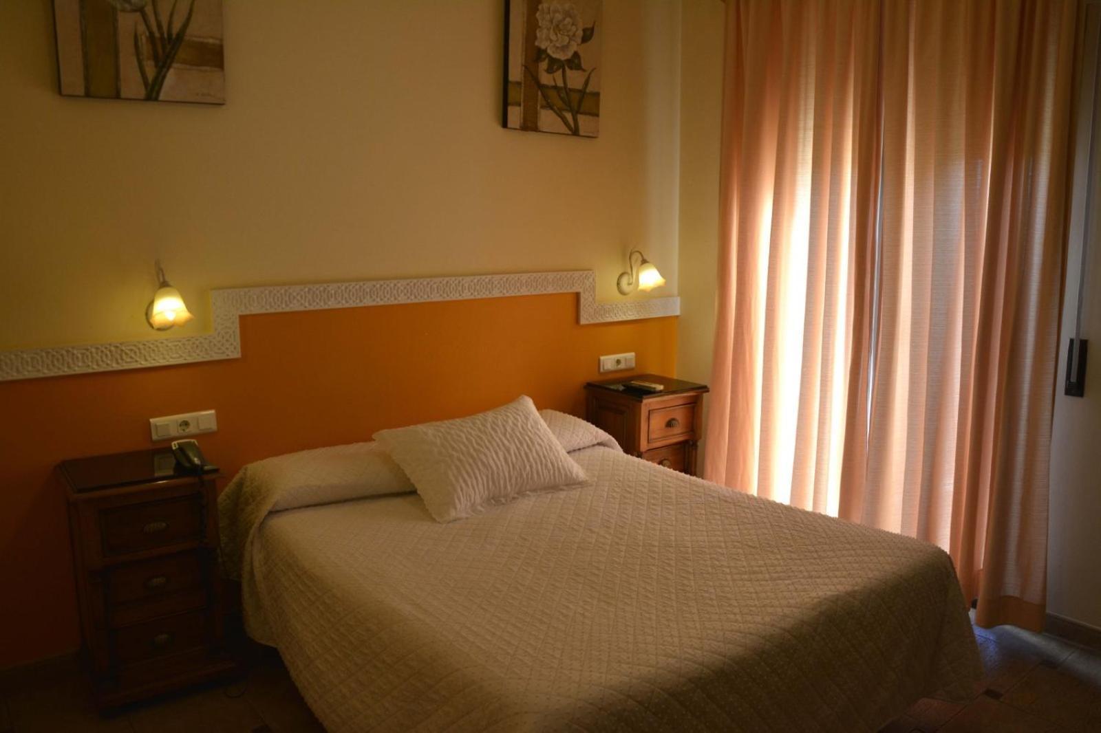 Hotel Sierra De Araceli Люсена Экстерьер фото