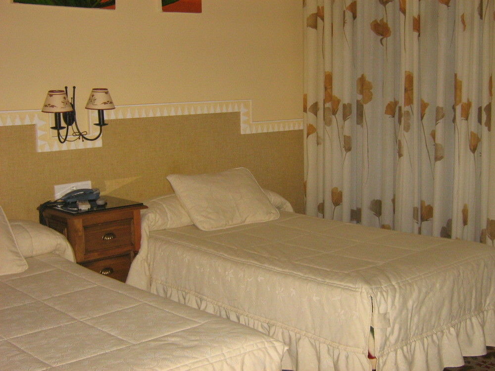 Hotel Sierra De Araceli Люсена Экстерьер фото